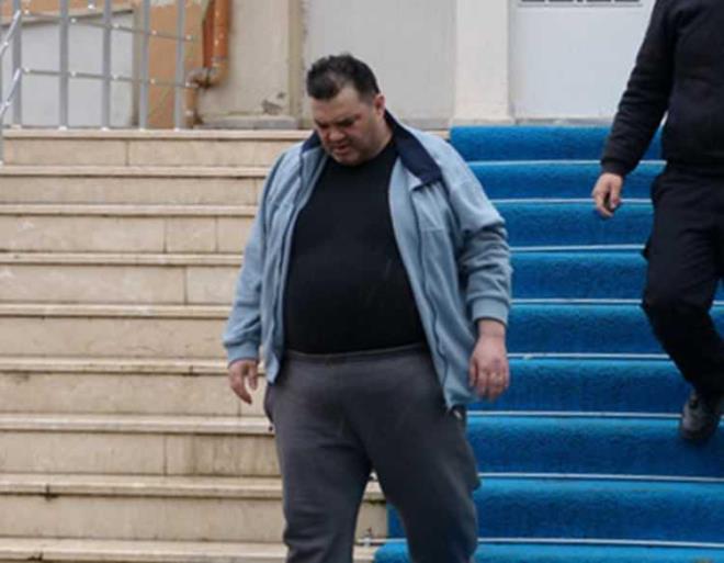 "BAVULUNU GZMN NNDE HAZIRLADI, HER GN ALIYORUM"    "77 yandaym ve iki kere ameliyat oldum. Sezer de bu srete hep benim yanmdayd. Sezer'e bunlar yaattm iin ok zgnm. Ne yapacam bilemiyorum, bavulunu gzmn nnde hazrlad. Her gn alyorum."