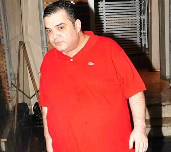 Olunun kendisinin hatasndan dolay hapse girdiini syleyen Aysel nanolu "Olum Sezer nanolu benim yzmden 8 sene hapis yedi. Bo yere yedi ve ok zgnm. Bunlar benim hatam yznden oldu. Bizim Sapanca'da villalarmz vard. 8 tanesini eski belediye bakanna sattk ve hibir sorun olmad. Bir tanesini de Kbrsl bir doktor ald onda da bir sorun olmad. Sitedeki bir diide kalan son evi almak istedi. Doktorla buluarak evi gezdik ve sonunda 320 bin TL'ye anlaarak evi almak istedi. Bana 'Abla benim 300 bin liram var, 20 bin TL'yi 3 aylk senet yapsam olur mu?' dedi. Ben de kabul ettim. Tapuya gittiimizde eki istedim o da 'ne acele ediyorsun arabada' dedi. Adapazar'nda bankaya gittiimizde 200 bin TL verdi. Yan sokakta olan ofrme de evi sattmz doktorun arkada 6 aylk bir senet vermiler. ofrm bana 'senedin 3 aylk deil 6 aylk' dediinde de almasn syledim. Senedin gn gelince bankaya gittik ve bozdurmak istediimizde de karlksz olduunu rendik" dedi.