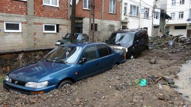 Giresun Valisi Enver nl, 60 sel ve su baskn, 53 heyelan, 24 de mahsur kalma ihbar geldiini belirterek, mahsur kalanlarn tamamnn kurtarldn, can kaybnn olmadn duyurdu.