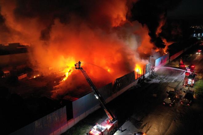 Blgede soutma almalar devam ederken, youn dumann hala etkili olduu gzlendi.