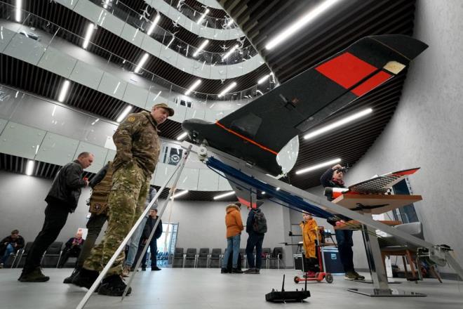 RUS GVENLK SERVS, WAGNER YELERNE "PRGOJN' YAKALAYIN" ARISI YAPTI    Rusya Federal Gvenlik Servisi (FSB) de Wagner yelerine, irketin kurucusu Yevgeniy Prigojin'in yakalanmas arsnda bulundu.    FSB'den yaplan aklamada, Prigojin'in aklamalar ve eylemlerinin "silahl bir i atmann balatlmas iin ar" olduu bildirdi.