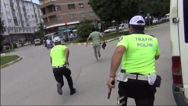 Zanllarn olay yerinden kat aracn plakas ve ekalini belirleyen ekipler, Miln Kava?ndaki denetim noktasnda arac durdurdu.