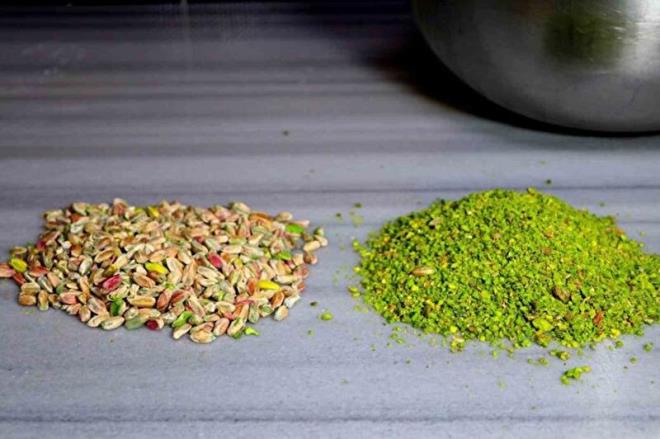 Baklava ustas Orhan etin de, "yi bir baklavann en pf noktas hamurun incelii, iyi bir ya kullanmak ve kaliteli Antep fst kullanmaktr. Hileli baklava yoktur. Malzemeden alnan baklava vardr. Vatanda kt baklavay tam anlamaz. Bunu iin iinde olanlar anlar. Mteriye 2 gnlk baklavay yeni diye verseniz de size inanyorsa eer alr. O nedenle bilindik, kaliteli yerlerden baklava almak gerekir" dedi.