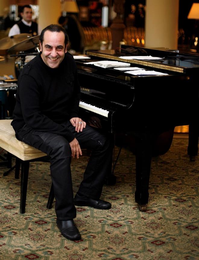 EROL EVGN    ok deerli mzisyen dostum zkan Uur?a gemi olsun dileklerimi iletiyorum. Acil ifalar diliyorum...  <br>  NAZAN NCEL    Btn sevenlerin gzel haberlerini bekliyor. Sen yaparsn bunu zkan Uur...