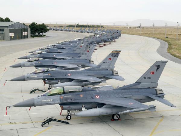 <p><b>TÜRK HAVA KUVVETLERİ</b></p>    1911 yılında kurulan ve şu anda envanterinde 2000´in üzerinde uçak ve 60 bin personel barındıran, barışta Türk Hava Sahası´nı savunan, savaşta kara ve deniz kuvvetlerine destek veren kuvvettir.