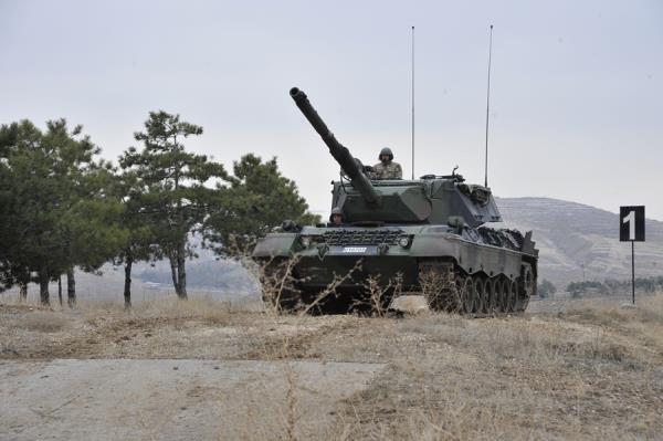<p><b>TÜRK KARA KUVVETLERİ</b></p>    Türkiye´nin savaşa hazır durumda 4503 TANK´ı var.