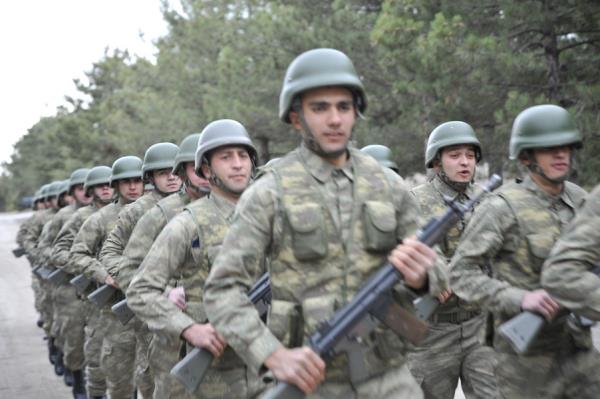Türk Silahlı Kuvvetlerinin toplam gücü 40 bini subay, 95 bini astsubay, 68 bini uzman olmak üzere 665 bin askerden oluşuyor.