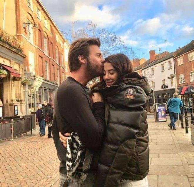 Baak Dizer ve Kvan tatltu bir reklam anlamasna evet dedi.