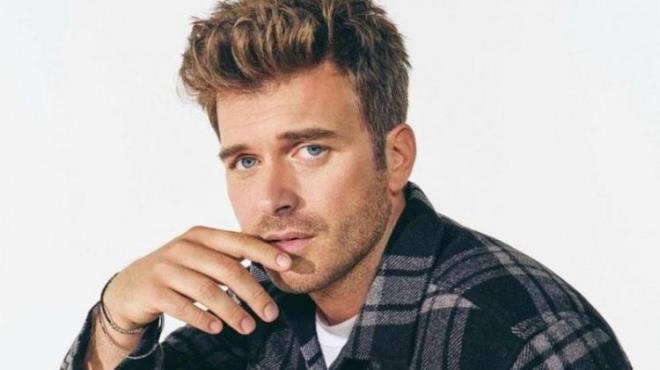 nl iften henz bir aklama gelmezken hayranlarnn, iftin reklamda  bebekleri Kurt Efe'yle kamera karsna geip gemeyecei merak konusu oldu.