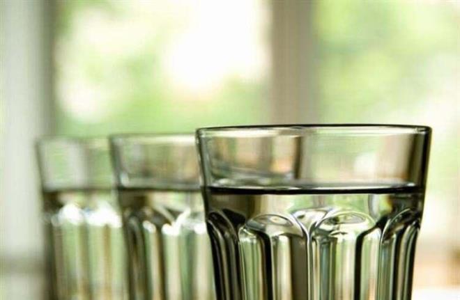 Yaplan aratrmaya gre susuz kalan vcutta birok hastala neden oluyor. zellikle susuz kalan vcudun ba dnmesi en sk rastlanlan salk sorunlarndan biridir.