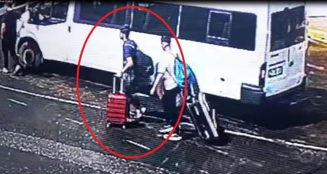 Diyarbakr?da yaayan Maroteaux- Lamy (MPS Tip 6) hastas 104 santimetre boyundaki Medine Sayan iin ailesi bayramdan sonra stanbul?da uygulanacak tedavi iin, ou bor alnan yaklak 500 bin TL?lik altn biriktirdi.