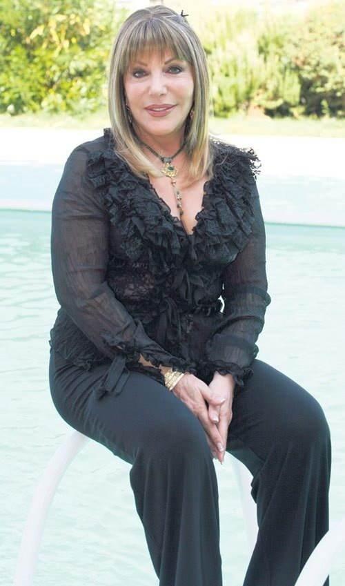 Daha sonra ekranlarda yer almayan ve gzlerden uzak bir yaam seen Tulu izgen,  Bodrum Yalkavak'a yerleti.