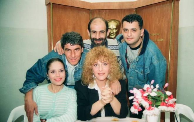 Murad Salahl paylamna u satrlar ekledi: "Bugn Trk sinemasna, tiyatrosuna ve televizyon dnyasna emek vermi yllarn aktristi, ziyaret ettiim Tulu izgen hanmefendiyi gayet salkl grdm.