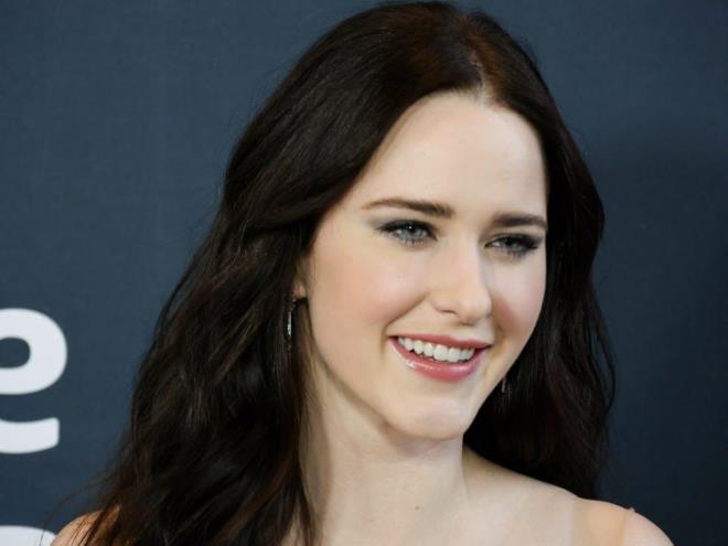 YEN 'LOUIS LANE'    Son olarak Amy Adams'n oynad 'Louis Lane' karakteri de kimin oynayaca akland. Emmy dll 'The Marvelous Mrs. Maisel' dizisinde kamera karsna geen Rachel Brosnahan, yeni Louis Lane olarak izleyici karsna kacak.