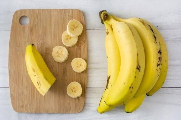 Muz  <br>  Mide duvarnda meydana gelen lezyonlarn tedavisine yardmc olan lser hastalar iin nerilen bir besindir ve midede zararl bakteri oluumunu engeller.  <br>  eriinde yer alan antioksidan bileenler baklk sistemini glendirir ve hastalklara kar vcudun savunma mekanizmasna yardmc olur.  <br>  Kanser hcresi oluumunu engeller ve oluan hcrelerin yok edilmesini destekler.