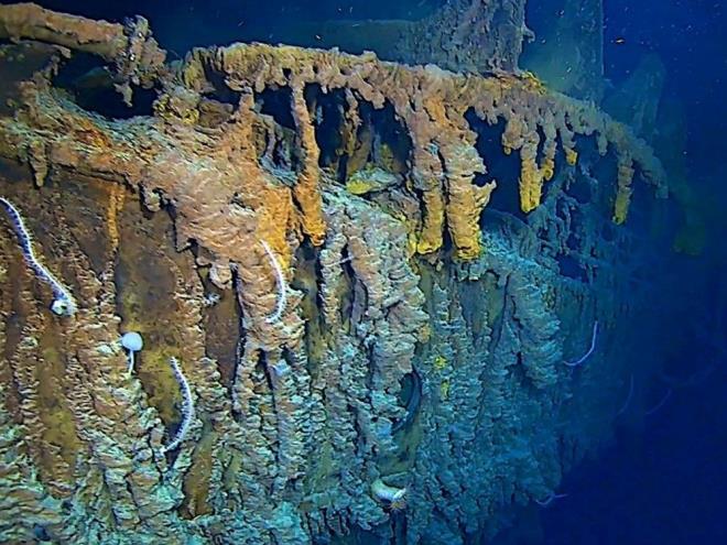 Ben de belki eimin ve olumun yzeye ktklarn grebilirim diyegnlerce okyanusa baktm. Be gn sonra denizaltnn enkaznn bulunduu haberi geldiinde de  ana gemide beklemeye devam ediyordum.? dedi.