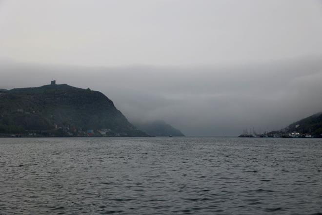 Dier taraftan Titan, Titanik enkazna dalna 18 Haziran sabah saat 8'de balad. Daln bir saat 45. dakikasnda, yani saat 9.45'te irtibat kesildi. ABD Donanmas'nn bu noktada bir patlama sesi kaydettii biliniyor. Denizaltnn enkaz, olaydan be gn sonra Titanik'ten 500 metre uzaklkta, deniz yatanda bulundu.