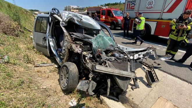 Kazay gren dier srcler 112 Acil ar Merkezine ihbarda bulundu. hbar zerine blgeye itfaiye salk, jandarma ve yol yardm ekipleri sevk edildi.