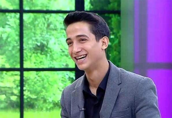 Mslm Grses'e saz almay reten Limoncu Ali'nin olu Ali Limoncu'yla birlikte O Ses Trkiye sahnesine kan ahin Kendirci, Mslm filmi iin seslendirdii 'Adana'ya gidek' trksn syledi.