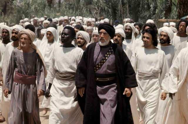 Bir keresinde bana 'Seninle almak ok gzel.' demiti ve bu ok byk bir ayrcalkt. Sevse de sevmese de krmz a bakarak roln yapmak zorundayd ama ok fazla 'Kamerann arkasna Hagon gesin.' dediini hatrlyorum."