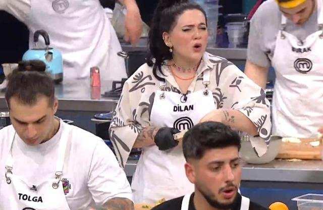 MasterChef All Star'da ana kadroya girmek iin yarmaclar birbiriyle mcadele iinde yarmaya devam ediyor. Dn akam yaynlanan blmde kalpleri yerinden karacak kaza gerekleti. Yarmaclardan Fatma Nur parman kesti. Olayla karlaan stdyodakiler panikledi.