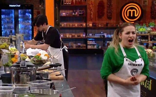 GZ YALARINA BOULDU    Yarmaclarn ef taba iin yartklar esnada Fatma Nur parman kesti.