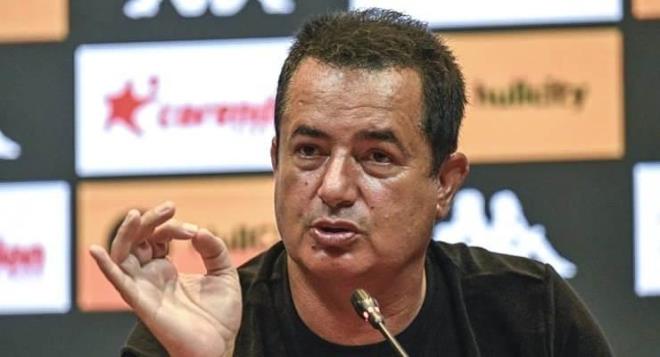 Mzii Orhan Akdeniz'e ait olan "Taht Kurmusun Kalbime" adl nl arknn, 9 defa farkl yarmaclar tarafndan izinsiz olarak Daval Acun Medya'nn yapmcs olduu "O Ses Trkiye" adl televizyon programnda seslendirildii tespit edildi. Mahkeme Acun Ilcal?nn maddi ve manevi tazminat demesine hkmetti.