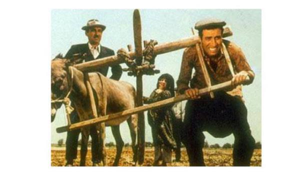 2000 ylnda hayatn kaybeden Kemal Sunal ve ener en`in birlikte rol ald son film Davaro...