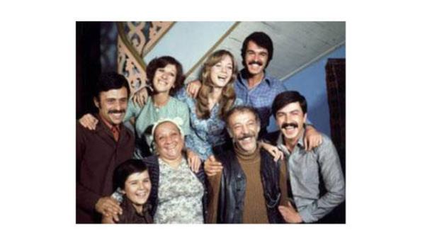 Ynetmenliini Ertem Eilmez`in yapt Hababam Snf Serisinde de usta sanatlar birlikte boy gsterdi.