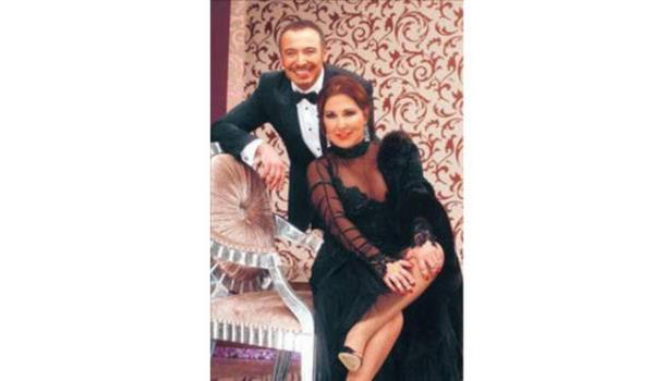 Nkhet Duru ise sahnedeki m Cenk`e borluyum diyerek daha uzun yllar birlikte sahne alacaklarnn mjdesini veriyor.