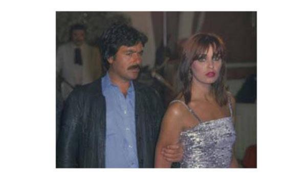 Kimi zaman zengin kz fakir ocuk ilikisini, kimi zaman ise sanat ile sosyetik gzel akn anlatt Ferdi Tayfur ve Necla Nazr...