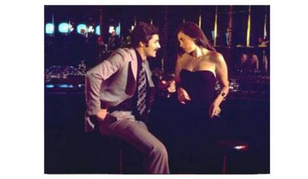 Usta oyuncular , sinema tarihinin unutulmaz ikililerinden biri olacaklarnn ilk sinyelini, barol paylatklar `Selvi Boylum Al Yazmalm` filmi ile verdi.