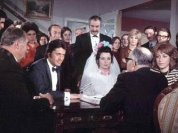 kili ilk olarak ynetmenliini Memduh n`n yapt Gelincik filmi ile izleyici karsna kt.