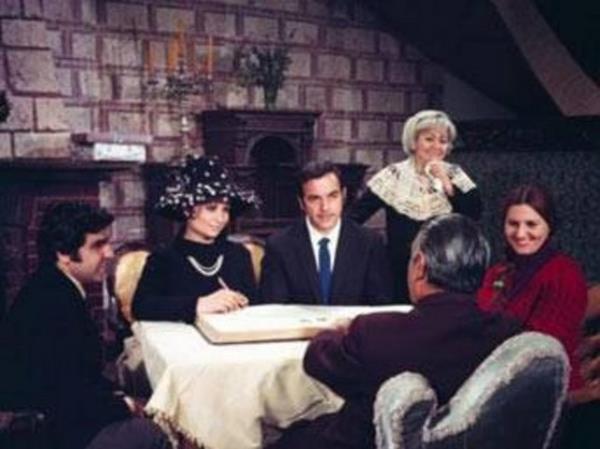 Yollar ilk kez `Kk Hanm Efendi` serisinde kesien iki nl oyuncu bu yapm sayesinde byk bir baarya da imza att.