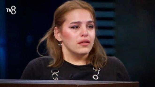 TV8 ekranlarnda yaynlanan yemek yarmas MasterChef All Star, heyecan dolu anlaryla devam ediyor. Yeni blmlerde Fatma Nur'un olmadn grenler "MasterChef Fatma neden yok" sorularn sormaya balad. Bu konu ile aklama yapan Mehmet ef, Fatma Nur Uar'n  MasterChef All Star'dan neden ayrldn aklad.