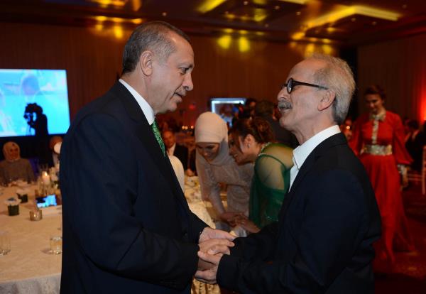 Babakan Recep Tayyip Erdoan, AK Parti stanbul Milletvekili Hakan kr'n olu mer kr'n snnet dnne katld. Trk Sanat Mzii Sanats Sami zer, Babakan Erdoan ile bir sre sohbet etti.