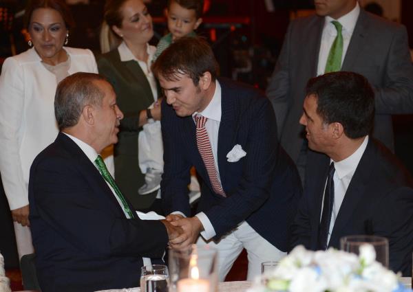 Babakan Recep Tayyip Erdoan, AK Parti stanbul Milletvekili Hakan kr'n olu mer kr'n snnet dnne katld. Sanat Mustafa Ceceli, Babakan Erdoan ile bir sre sohbet etti.