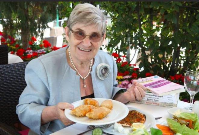 Katld bir televizyon program sayesinde genlik fotoraflar ortaya kan Karatay, o grntlerle sosyal medyada ilgi oda oldu.