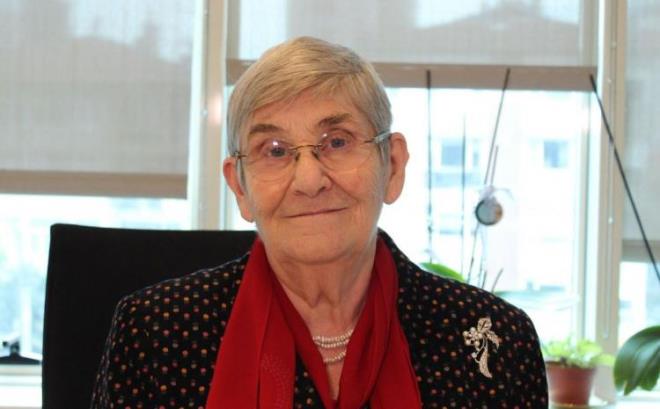  hastalklar zerine uzmanlk eitimi alan Karatay, milyonlarca kii tarafndan takip ediliyor.