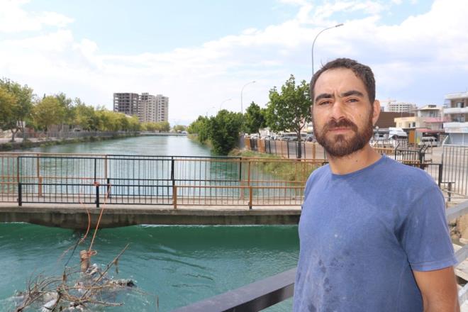 Civardaki esnafn da kurtard kiiler olduunu ifade eden Gner, "Bykler suya girdii zaman kkler de hevesleniyor, suya giriyor. Video ekmeseler daha iyi olur. Onlar video ekip paylanca dier kk ocuklar da kanala heves edip giriyorlar." dedi.