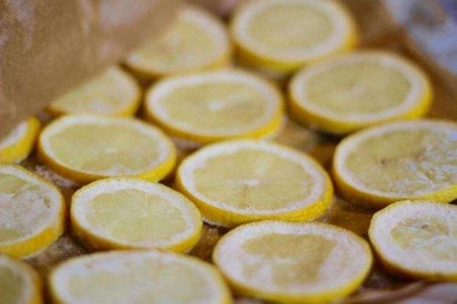 Limonun kabuunun, suyundan daha fazla besin ierdii ve birok hastala kar savaan bileikler ierdii kantlanmtr. Maksimum fayda salamann en iyi yolu onlar dondurmak, rendelemek ve kullanmaktr.