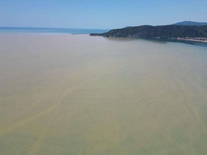 Bartn Irmann tamas ile kent merkezinde rmak yatana yakn noktadaki iyerleri sular altnda kald.