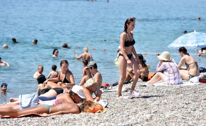 Son olarak 2000 yl temmuz aynda 45 derece ile ayn en yksek scaklna ulalan kentte, scakln cuma ve cumartesi gn de 44 dereceye kmas ngrlyor.