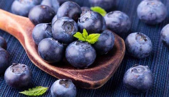 YABAN MERSN    Bunun iin tketmeniz gereken besinler arasnda en balarda yer alan besinlerden biri yaban mersini meyvesidir. Yaban mersini tketerek vcudunuzda oluan fazla ya ktlesini yok edebilirsiniz.