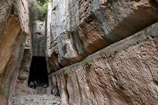 Tmyle da iine oyulan tnel bin 380 metre uzunluunda, 7 metre yksekliinde ve 6 metre geniliindedir.