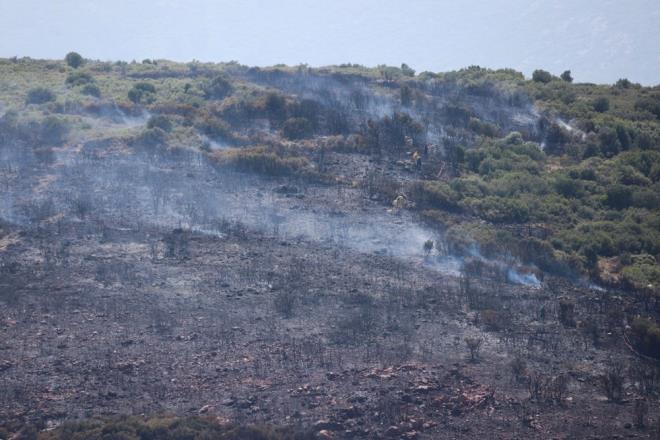 Yangna 4 helikopter, 2 uak, 15 arazz ve 3 dozerle mdahale etti.