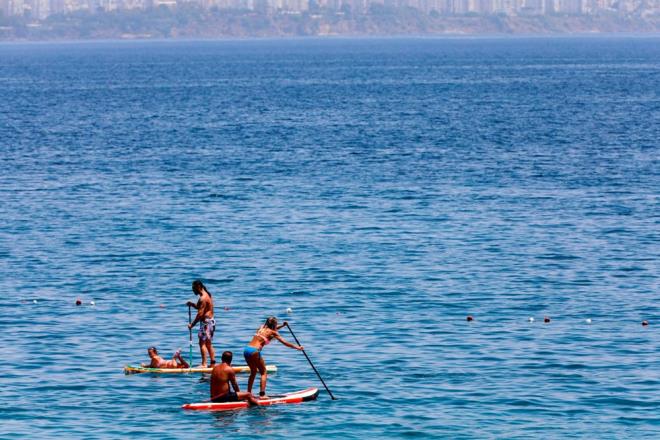 Kent merkezinde en yksek hava scakl le saatlerinde 43,5 derece lld. Ayn saatlerde Manavgat'ta hava scakl 44 derecenin zerine kt.