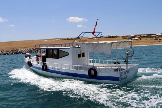 Yasak sona erdi: Van Gl'nde balklar alarn suya brakt - 1    Van Gl?nn endemik tr olan inci kefalini koruma almalar kapsamnda, reme dnemi olan 15 Nisan- 15 Temmuz tarihleri arasnda uygulanan av yasa uygulanyor.    nci kefali Van Gl?nn tuzlu ve sodal suyunda yaasa da reme dneminde tatl sulara g ediyor.