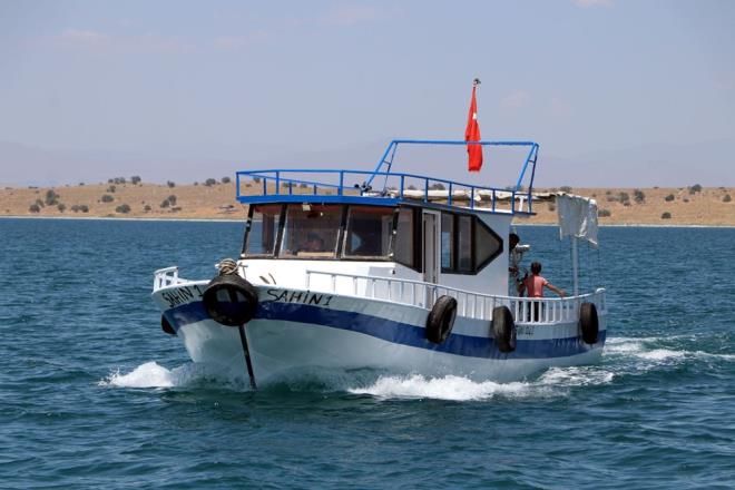 Vanl balklar iin geim kayna olan inci kefalleri bu dnemde blge turizmine de katk sunuyor.