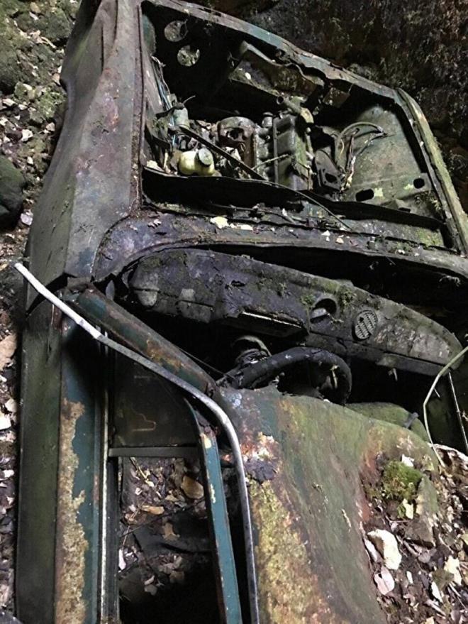 "Benim iin byk bir srpriz oldu"<p>      Hacettepe niversitesi Maara Aratrma Topluluu (HMAK) yesi ala Canolu, yle konutu:  <br>    "Bu girdiim yedinci maara. Maara ile ilgili ilgin olan ey maarann dibinde araba olmasyd. Biz maaraya inerken ekipmana odaklanyoruz. Ben indiimde maarann ierisinde arkadalar arkanda araba var dediler. Heyecanla dnp arabay grnce gerekten heyecanlandm. Benim iin byk bir srpriz oldu. Bu maara yaklak bin metre rakmda. Ana yoldan mesafe olan bir yerde. Burada araba bulmay hi aklnza bile getiremezsiniz. Beklemediimiz bir an oldu. Maaralarda ok farkl oluumlar gryoruz, fakat araba grmek hi ummadmz bir ey. O yzden grnce bizim iin ok ilgin bir ey oldu."